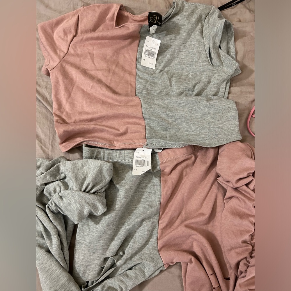 NEW WITH TAGS!7 shirts outfit,  2dresses sizes medium/large All new free gift